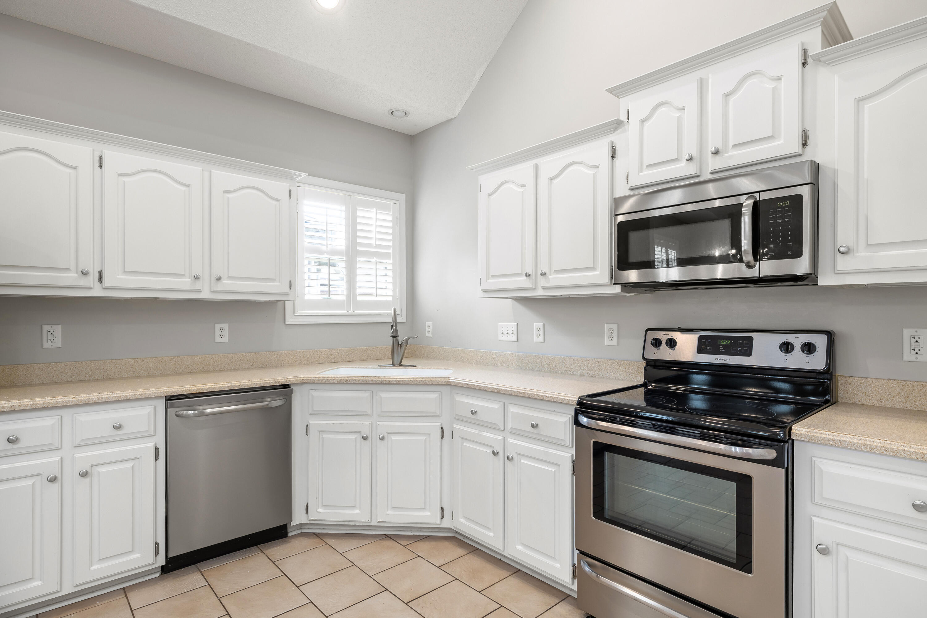 3225 Mayflower Lane Sumter, SC 29150 - Photo 24 of 42 BEAUTIFUL WHITE KITCHEN WITH ALL STAINLESS APPLIANCES
