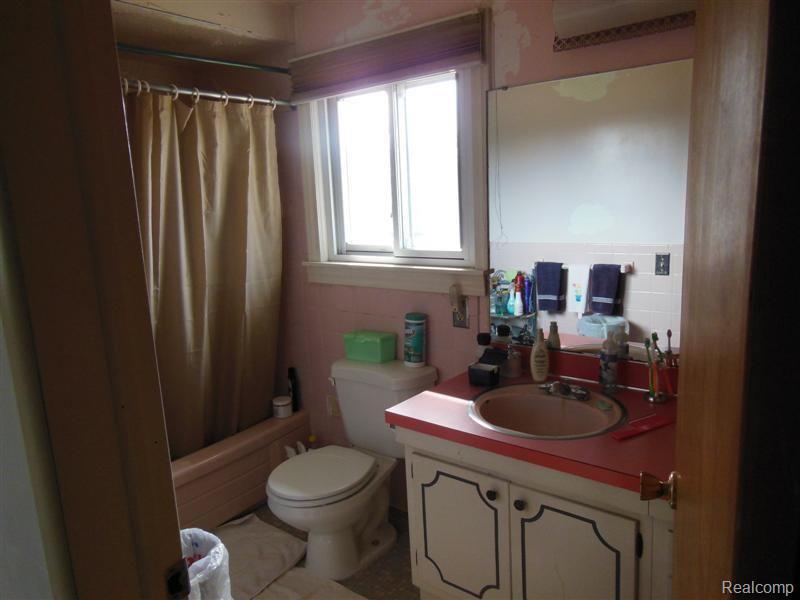 12096 Gage Road Holly, MI 48442 - Photo 17 of 33 FULL BATH
