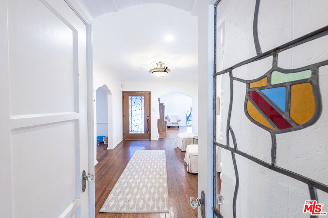 340 South Reeves Drive Beverly Hills, CA 90212 - Photo 24 of 35 a view of living room