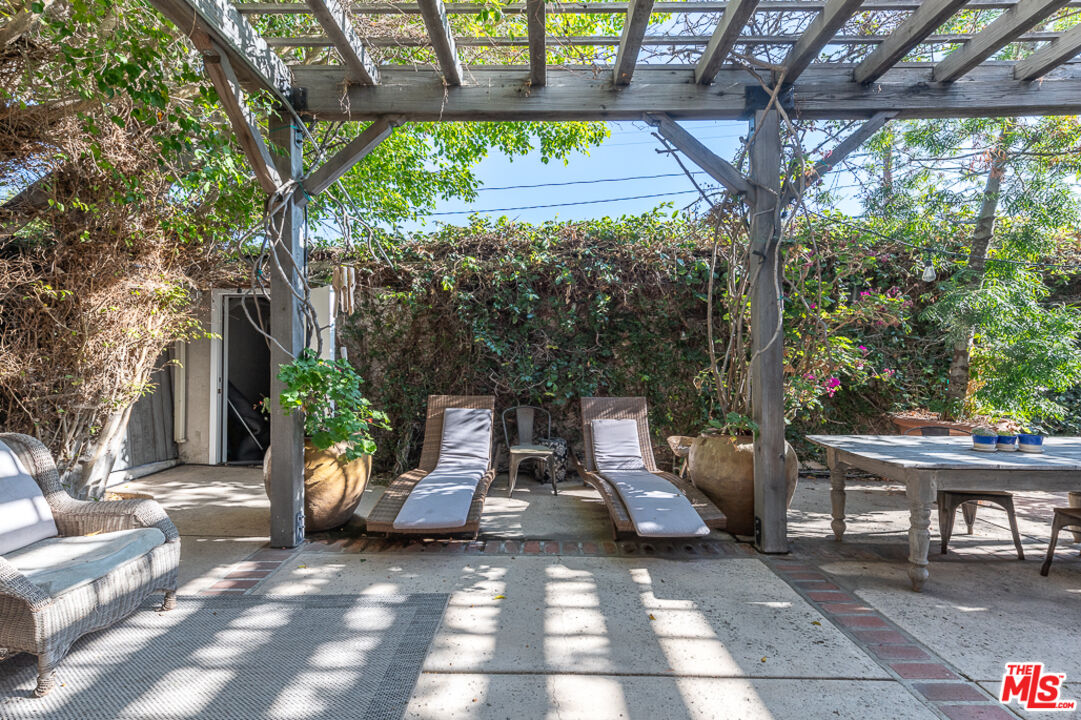 340 South Reeves Drive Beverly Hills, CA 90212 - Photo 32 of 35 a view of outdoor space and yard