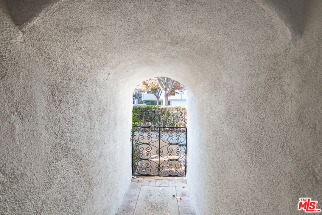 340 South Reeves Drive Beverly Hills, CA 90212 - Photo 34 of 35