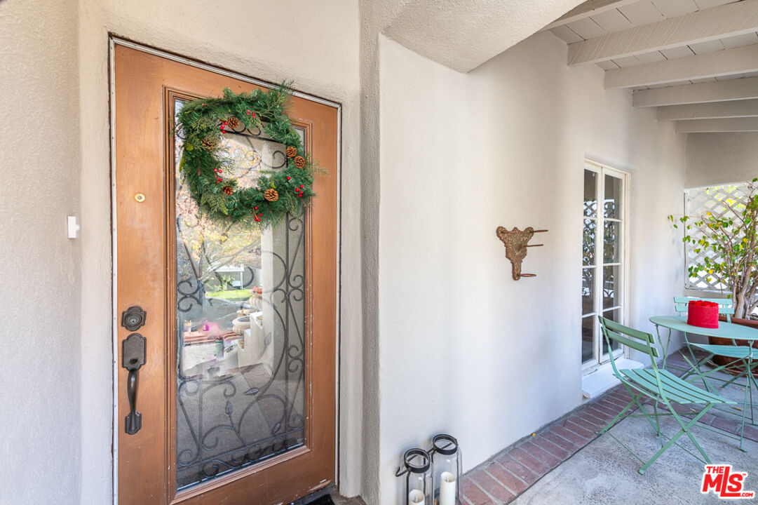 340 South Reeves Drive Beverly Hills, CA 90212 - Photo 4 of 35 view of small space