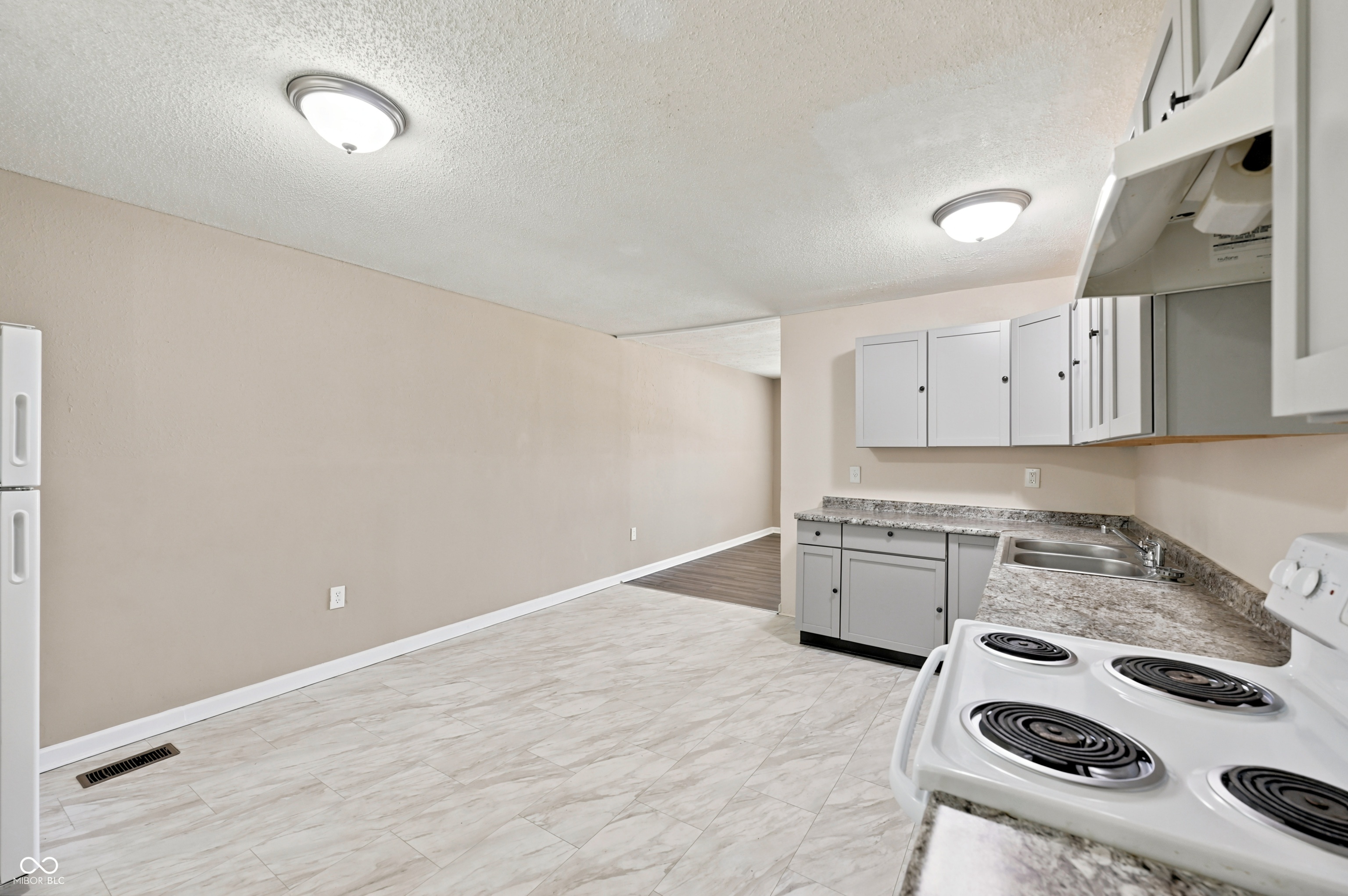 8619 Montery Road Indianapolis, IN 46226 - Photo 7 of 23