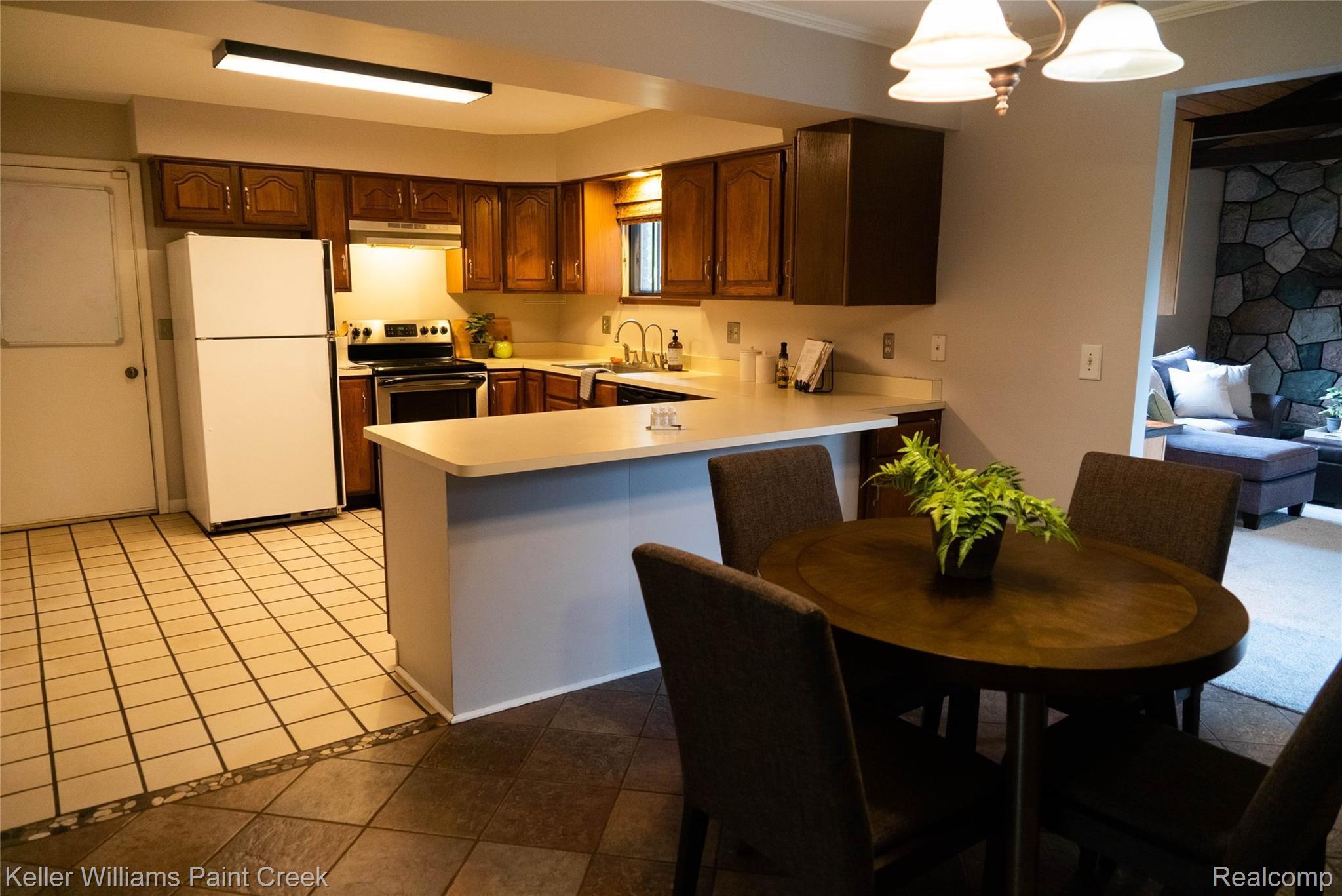 3015 Shewbird Road Wixom, MI 48393 - Photo 7 of 24 DSC07646.jpg