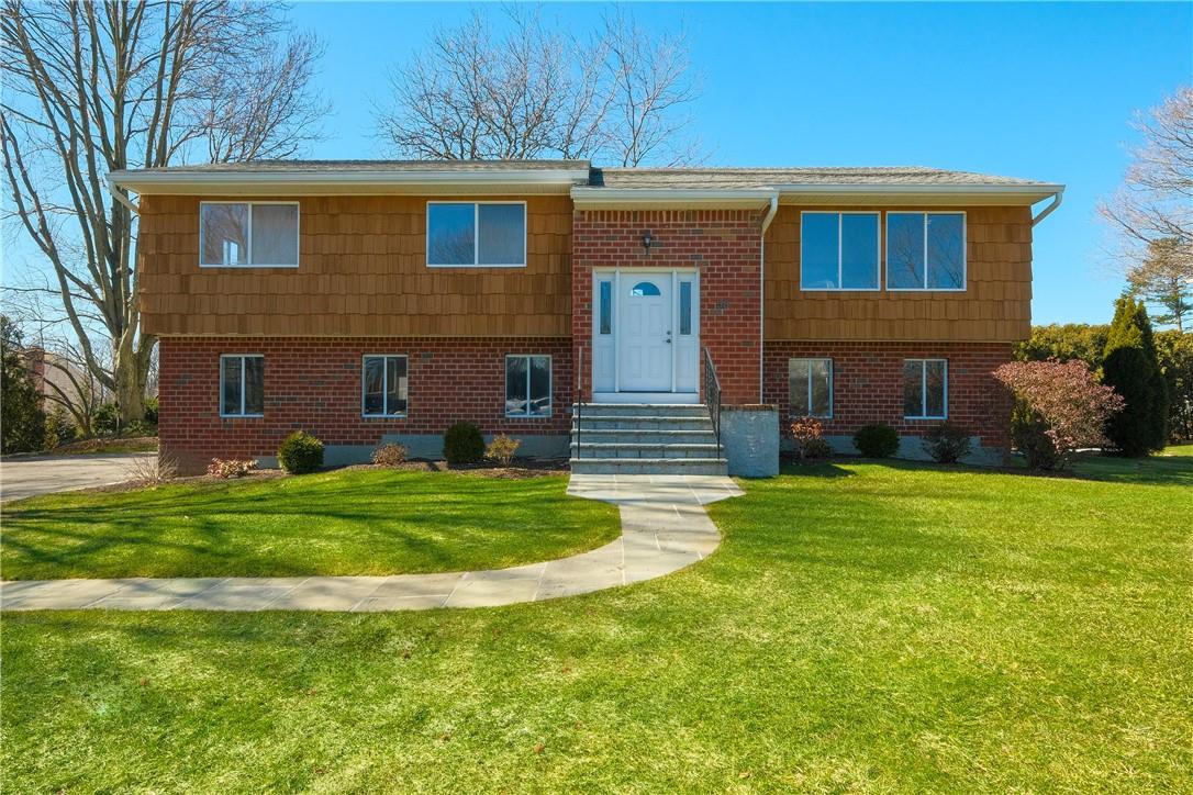 Welcome to 58 Skyview Lane in beautiful Wykagyl Estates