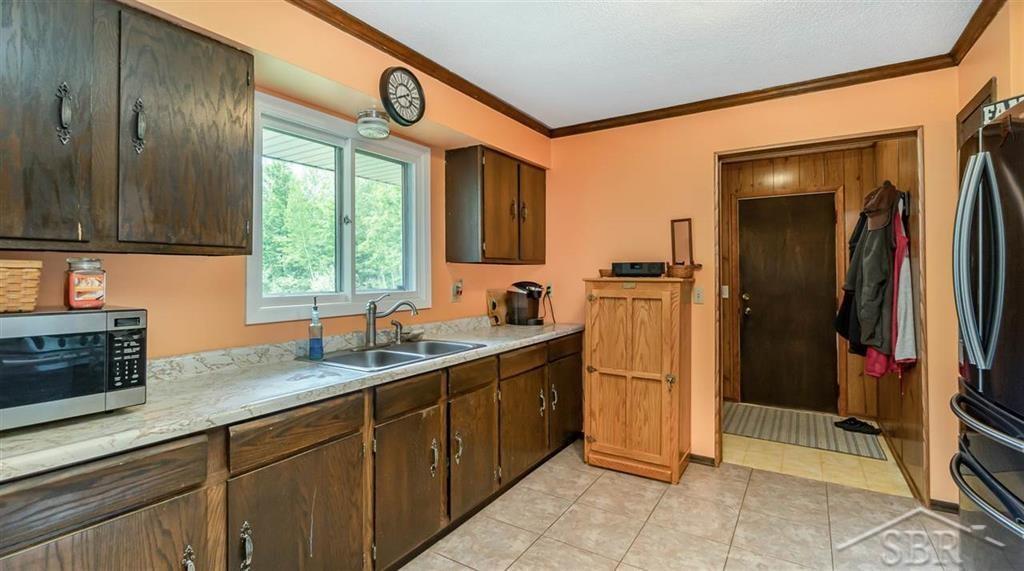 2198 South Porter Road Midland, MI 48640 - Photo 12 of 35