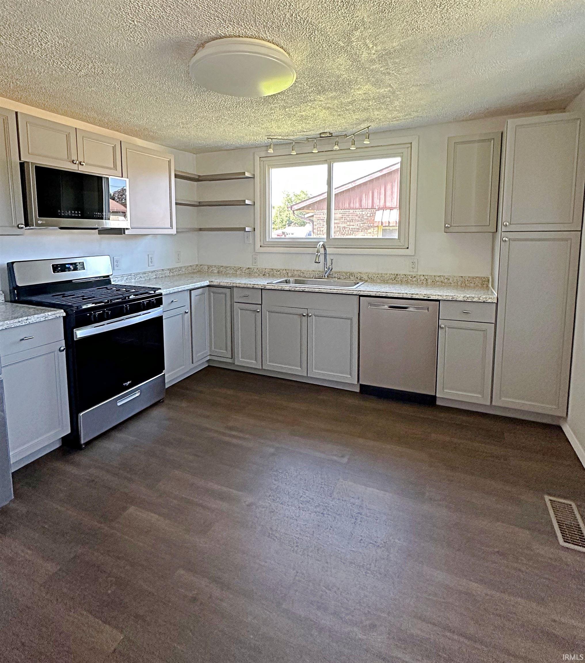 327 Chestnut Street Switz City, IN 47465 - Photo 5 of 16