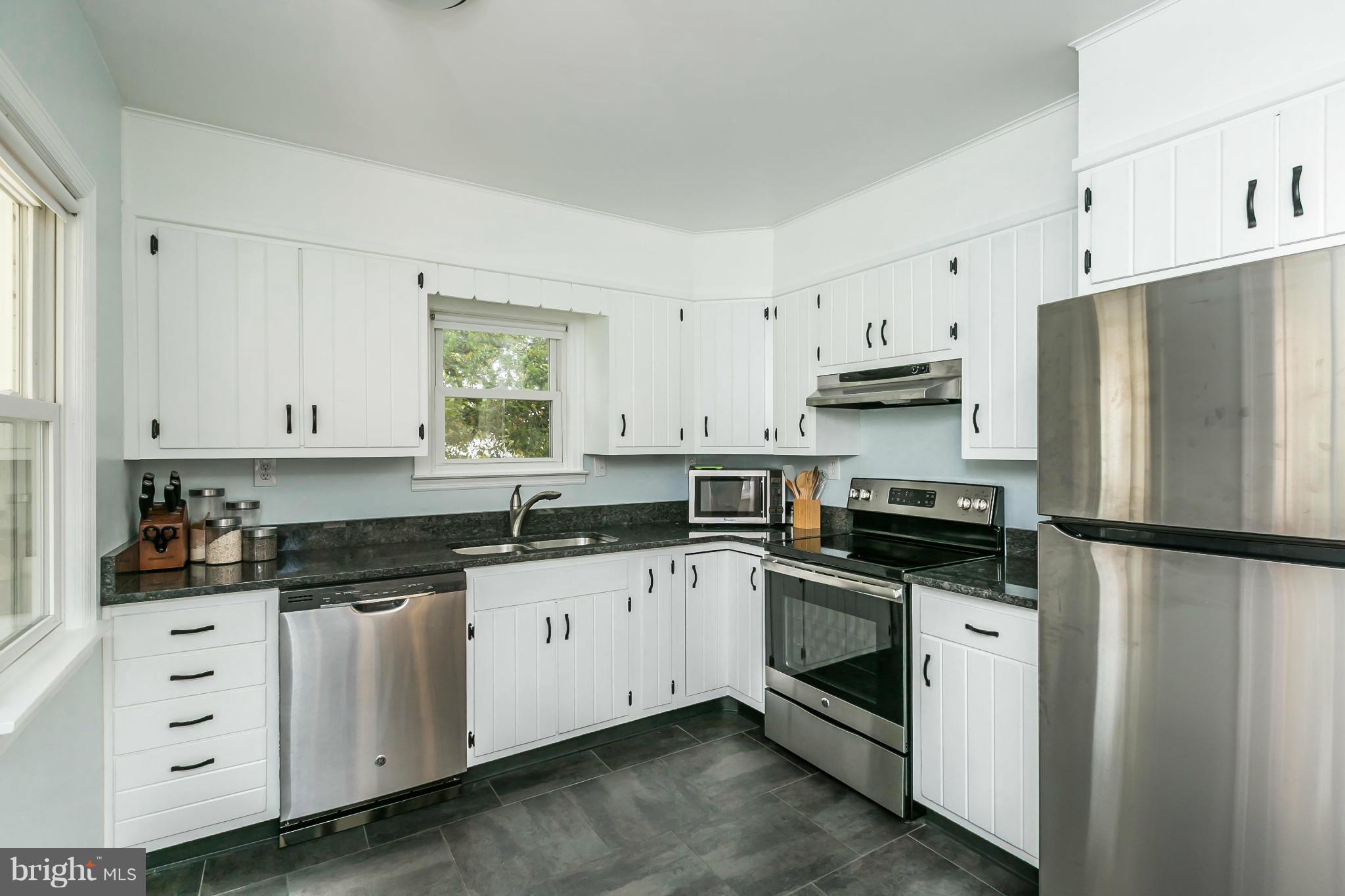 22 Granada Road Pasadena, MD 21122 - Photo 8 of 29 Kitchen with Granite