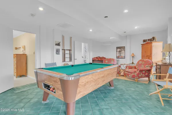 $2,300,000 | 6605 Ocean Drive, Emerald Isle, NC 28594