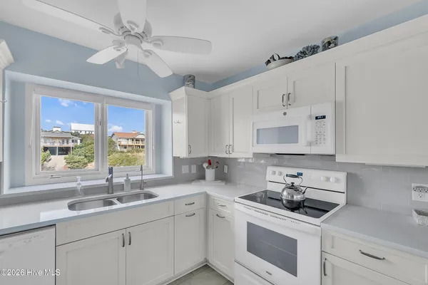 $2,300,000 | 6605 Ocean Drive, Emerald Isle, NC 28594