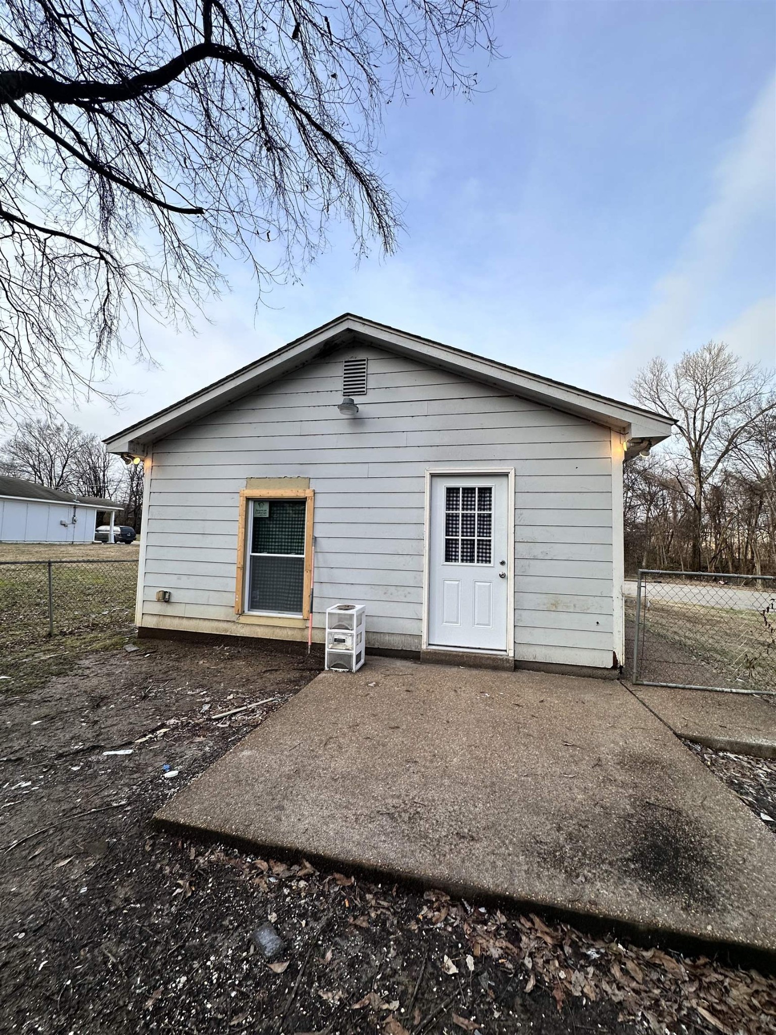 123 Lucy Avenue Memphis, TN 38106 - Photo 22 of 25 a backyard of a house