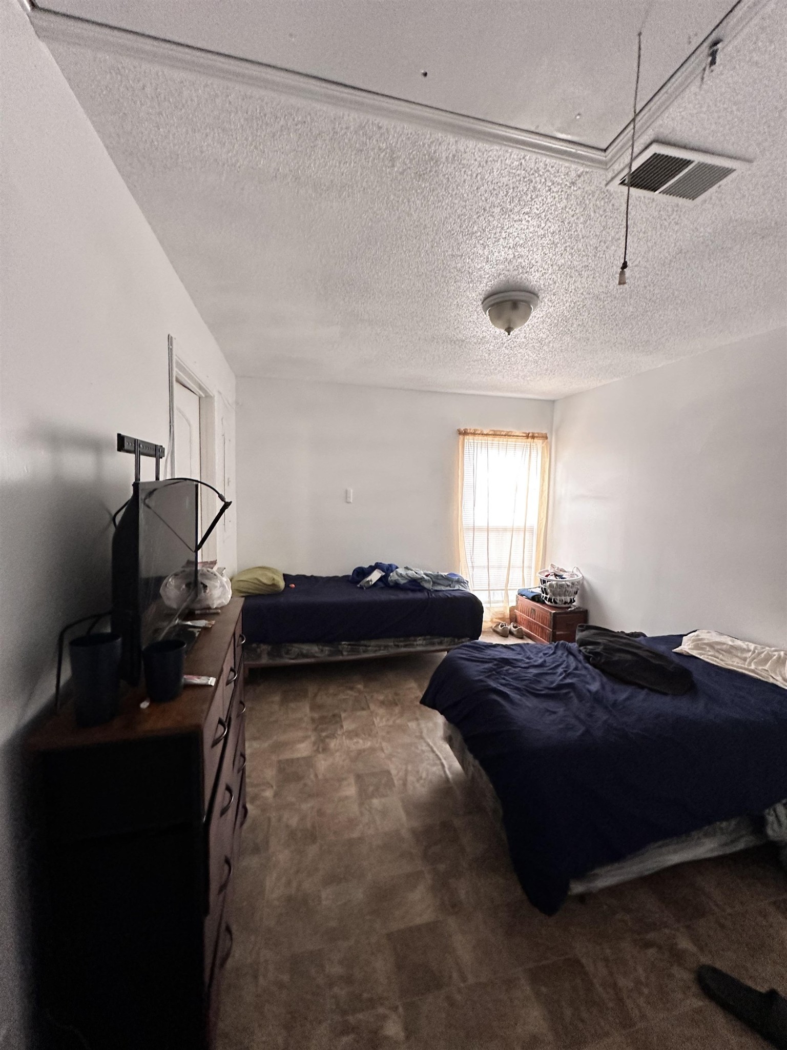 123 Lucy Avenue Memphis, TN 38106 - Photo 7 of 25 a bedroom with a bed and a window