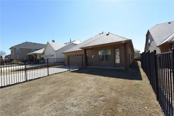 $2,475 | 8000 Chickasaw Trail, McKinney, TX 75070
