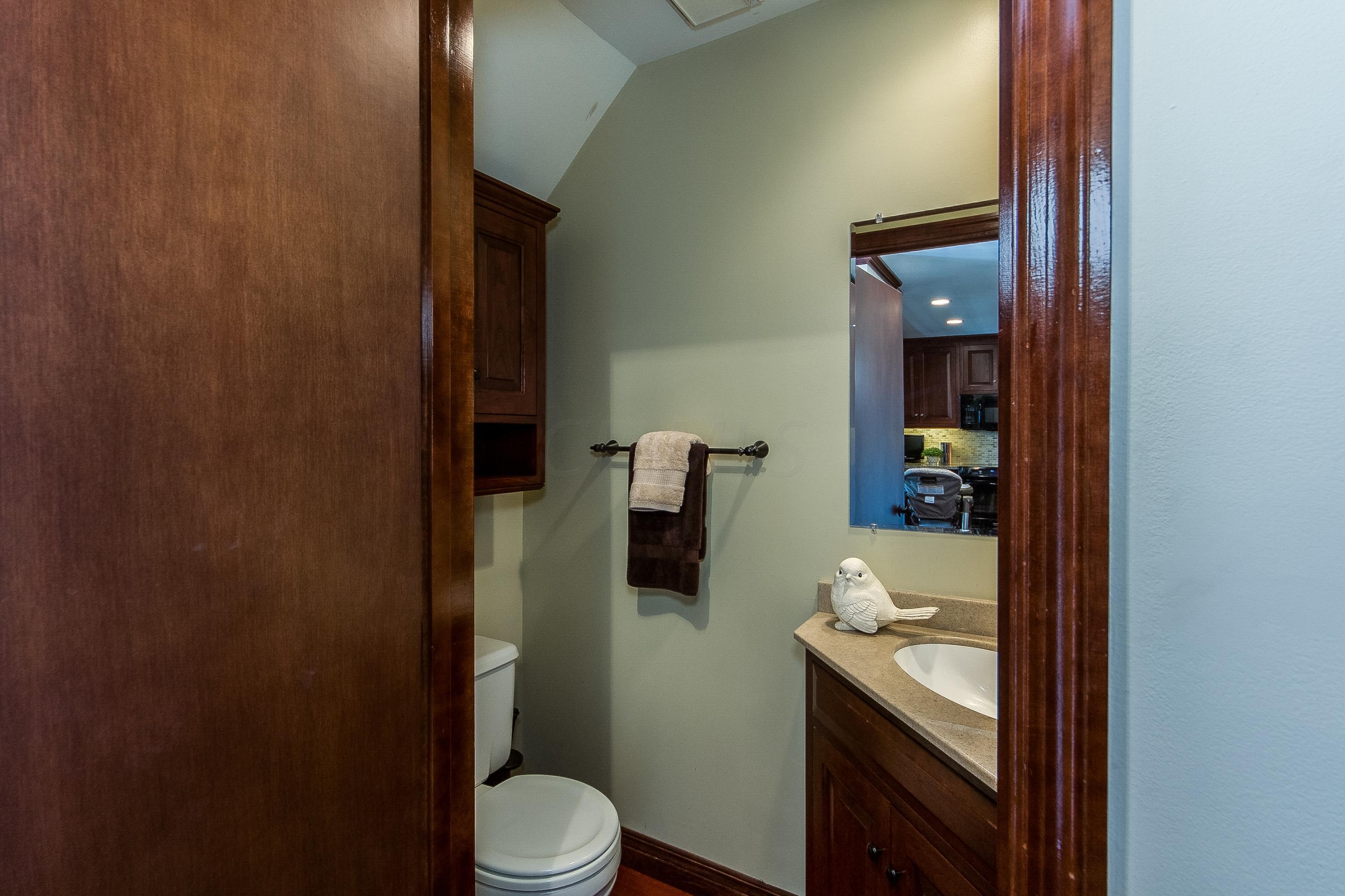 2184 Sandston Road Upper Arlington, OH 43220 - Photo 11 of 29