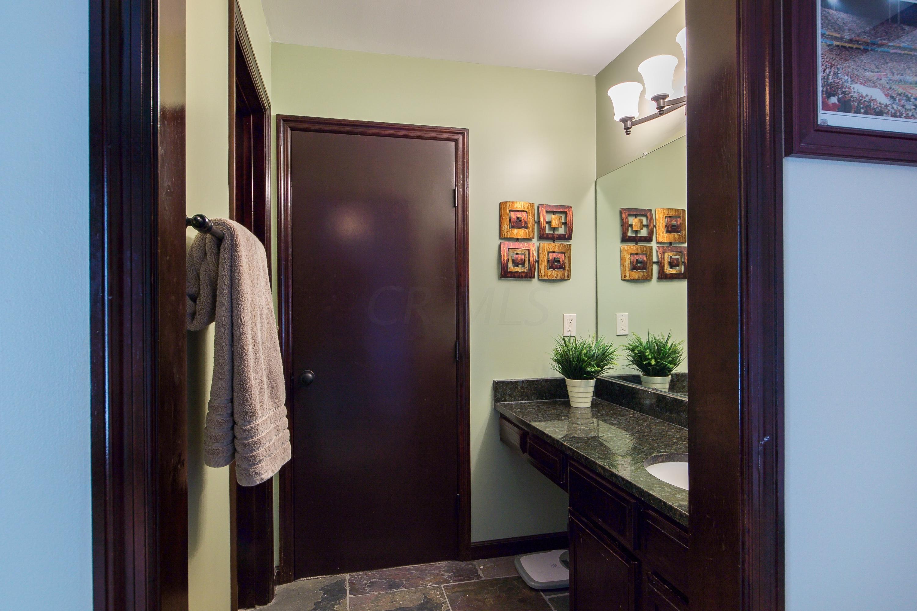 2184 Sandston Road Upper Arlington, OH 43220 - Photo 13 of 29