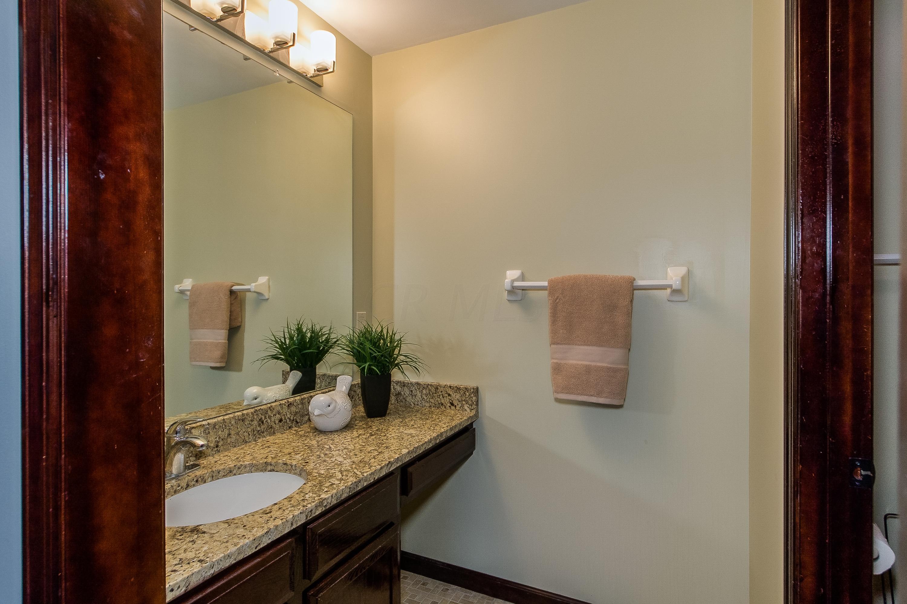 2184 Sandston Road Upper Arlington, OH 43220 - Photo 15 of 29