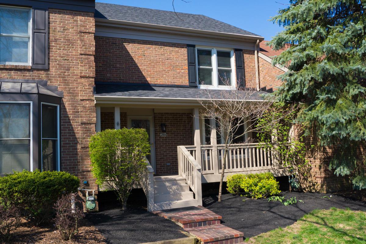 2184 Sandston Road Upper Arlington, OH 43220 - Photo 2 of 29