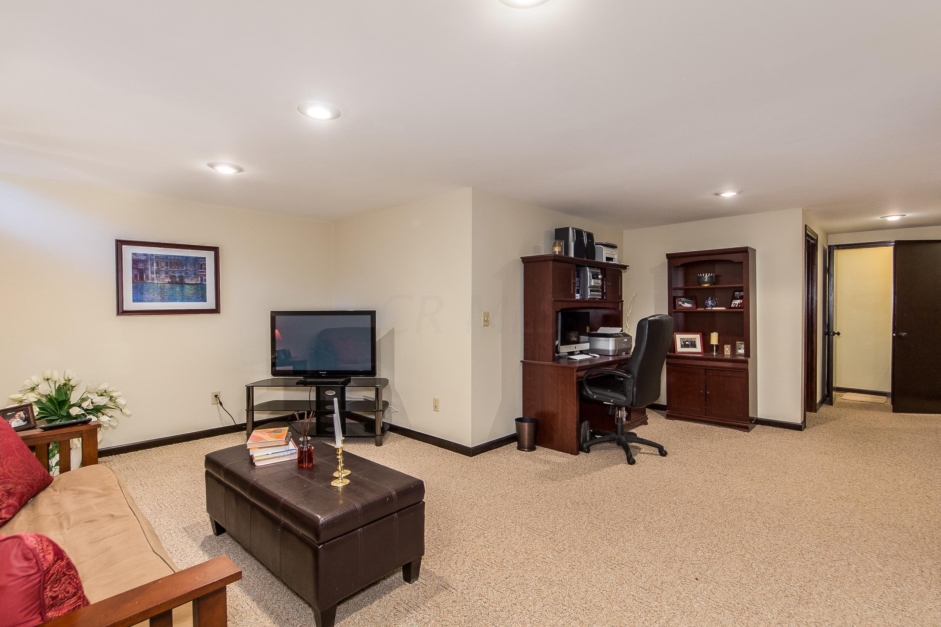 2184 Sandston Road Upper Arlington, OH 43220 - Photo 24 of 29