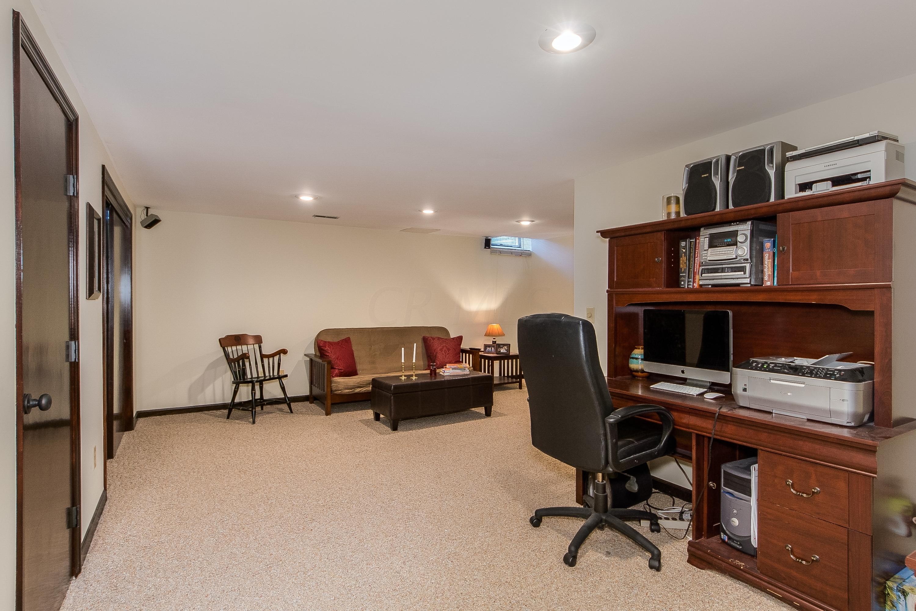 2184 Sandston Road Upper Arlington, OH 43220 - Photo 25 of 29