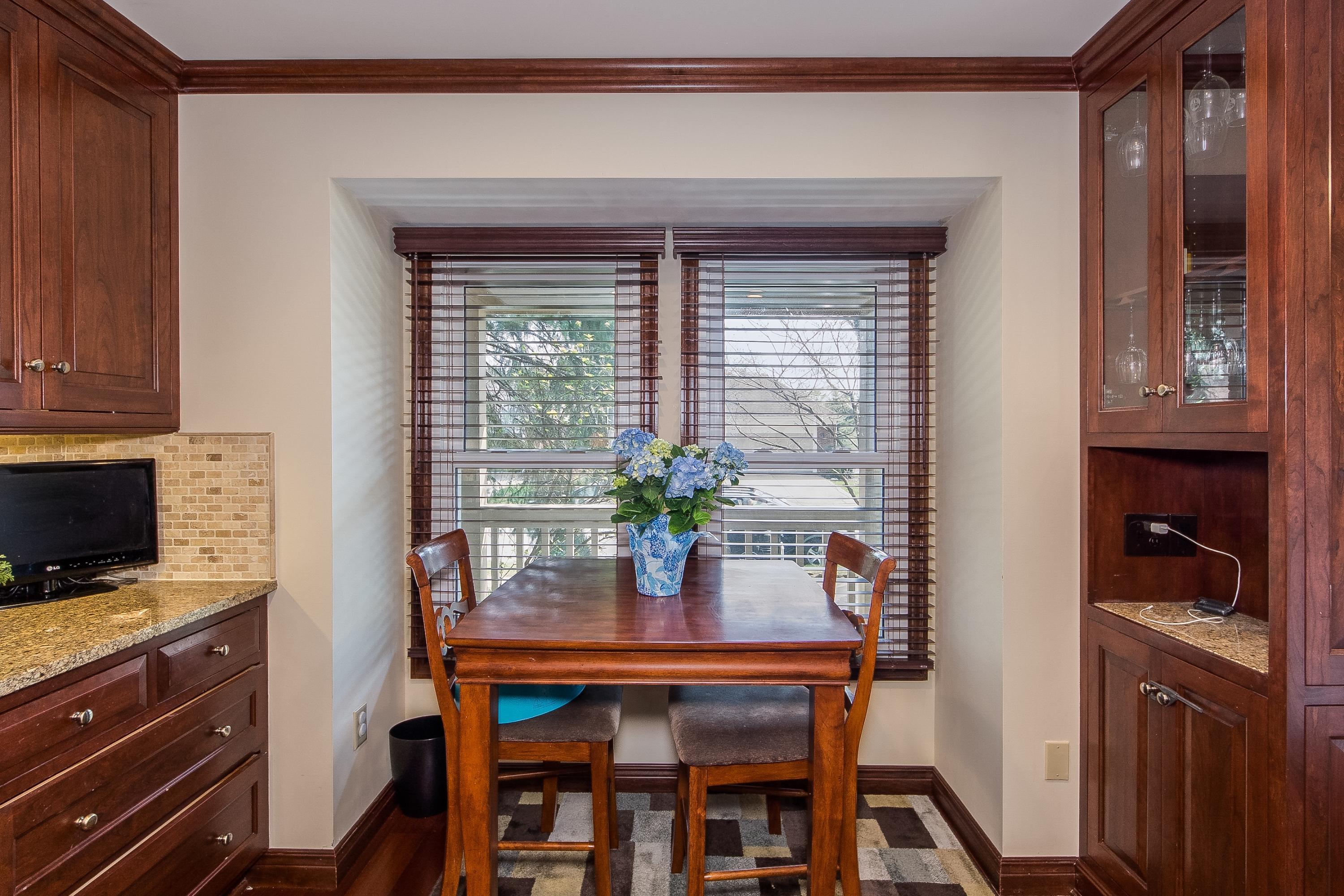 2184 Sandston Road Upper Arlington, OH 43220 - Photo 4 of 29