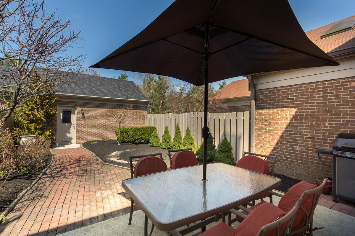 2184 Sandston Road Upper Arlington, OH 43220 - Photo 8 of 29