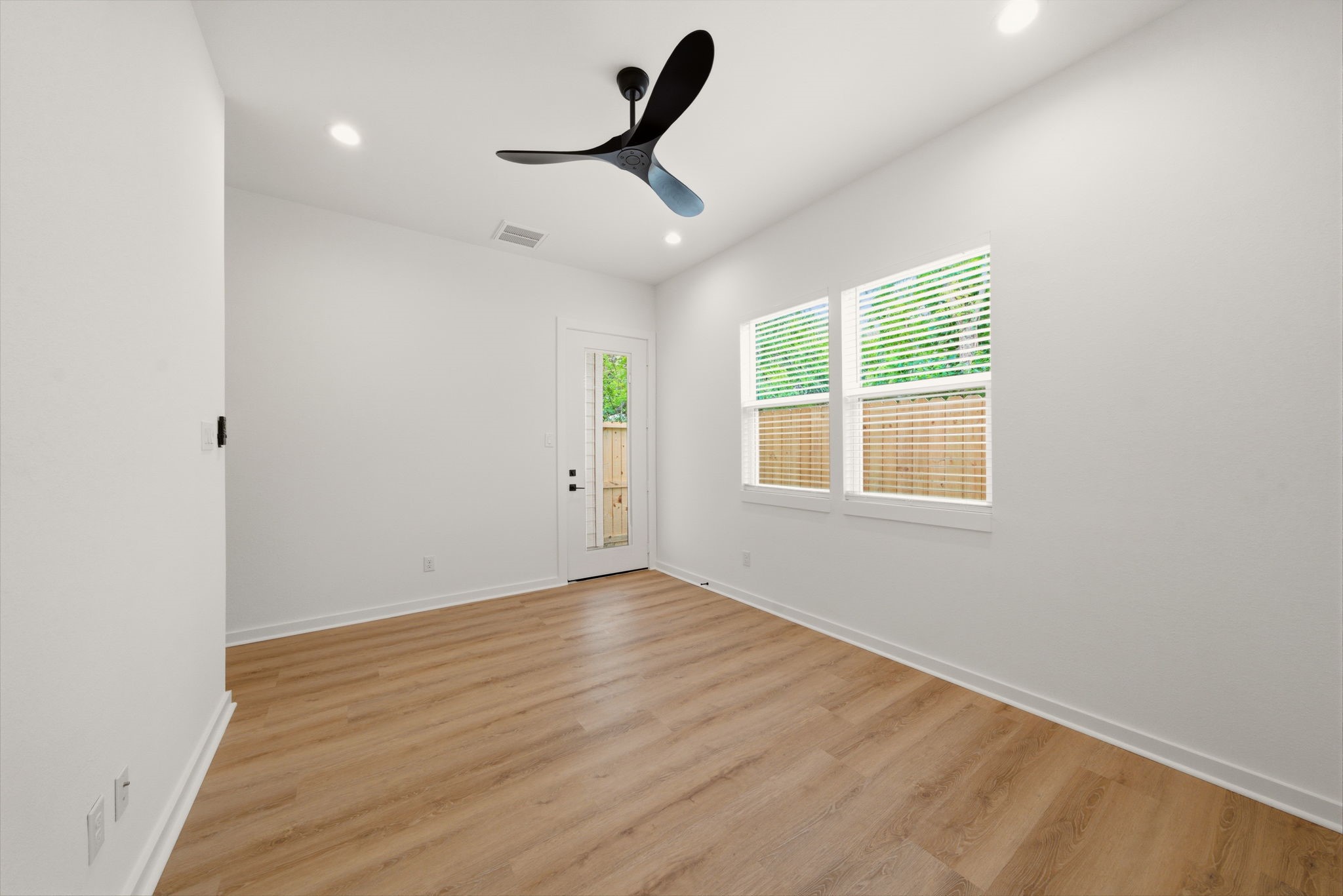 8203 Calhoun Road, Unit A/B Houston, TX 77033 - Photo 22 of 38