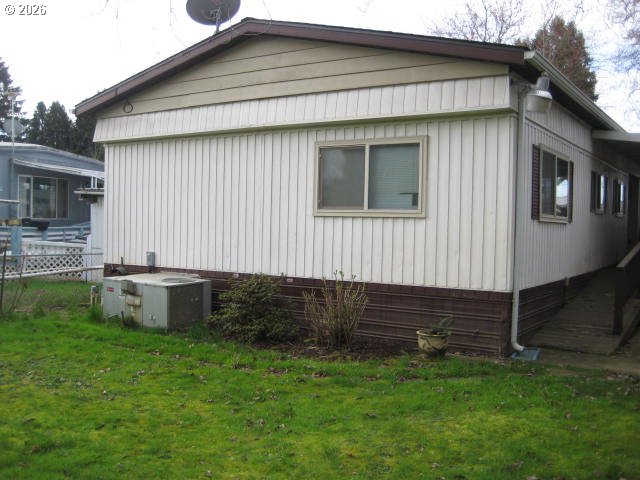5355 River Road North, Unit 98 Keizer, OR 97303 - Photo 11 of 34 a front view of a house with a yard
