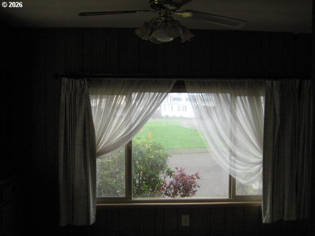 5355 River Road North, Unit 98 Keizer, OR 97303 - Photo 21 of 34 a view of a window in a room