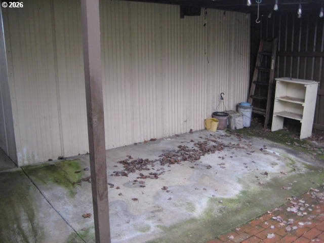 5355 River Road North, Unit 98 Keizer, OR 97303 - Photo 9 of 34 a view of a backyard of a house
