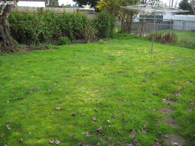 5355 River Road North, Unit 98 Keizer, OR 97303 - Photo 10 of 34 a view of a backyard