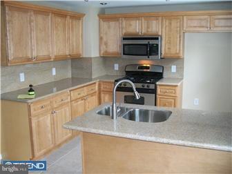 3800 Greenacres Road Philadelphia, PA 19154 - Photo 3 of 12 Kitchen