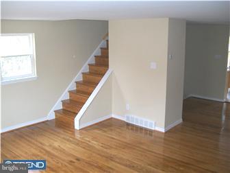 3800 Greenacres Road Philadelphia, PA 19154 - Photo 6 of 12 Living Room