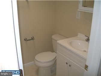 3800 Greenacres Road Philadelphia, PA 19154 - Photo 9 of 12 Bathroom