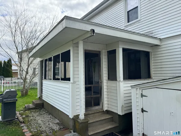 $1,600 | 7 Babcock Street, Unit 1, Stonington, CT 06379