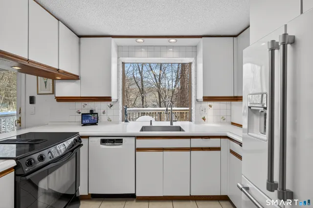 $795,000 | 18 Landing Road, Old Lyme, CT 06371