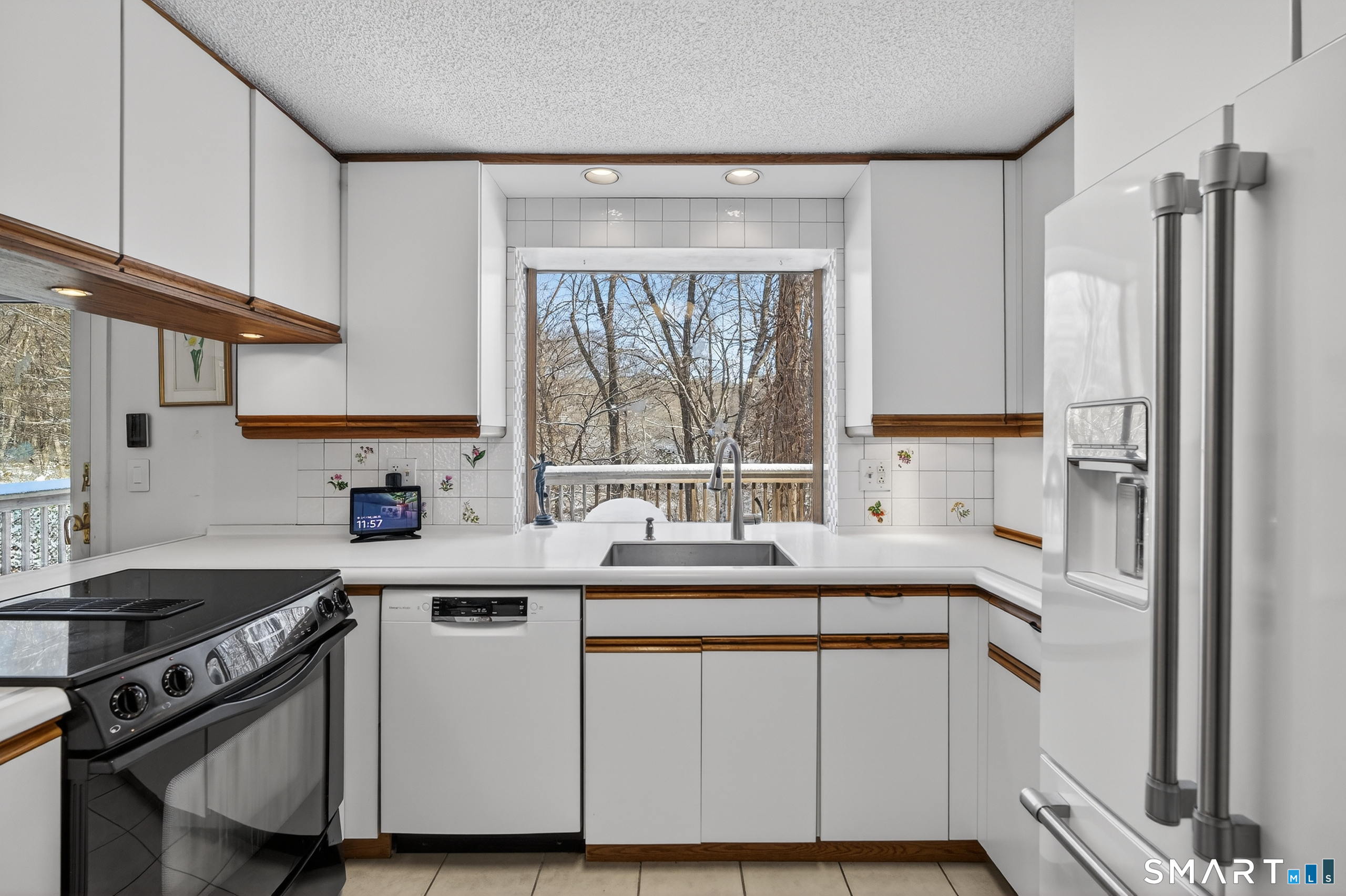 18 Landing Road Old Lyme, CT 06371 - Photo 10 of 38