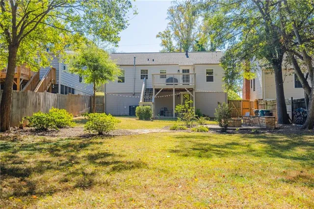 a view of a yard with plants