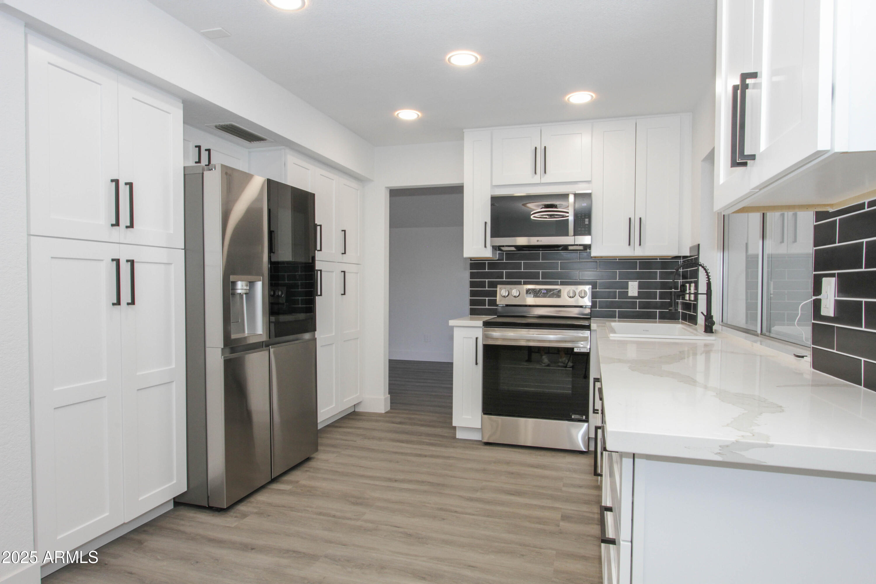 3371 West Grandview Road Phoenix, AZ 85053 - Photo 14 of 33 3371 W Grandview Rd-80