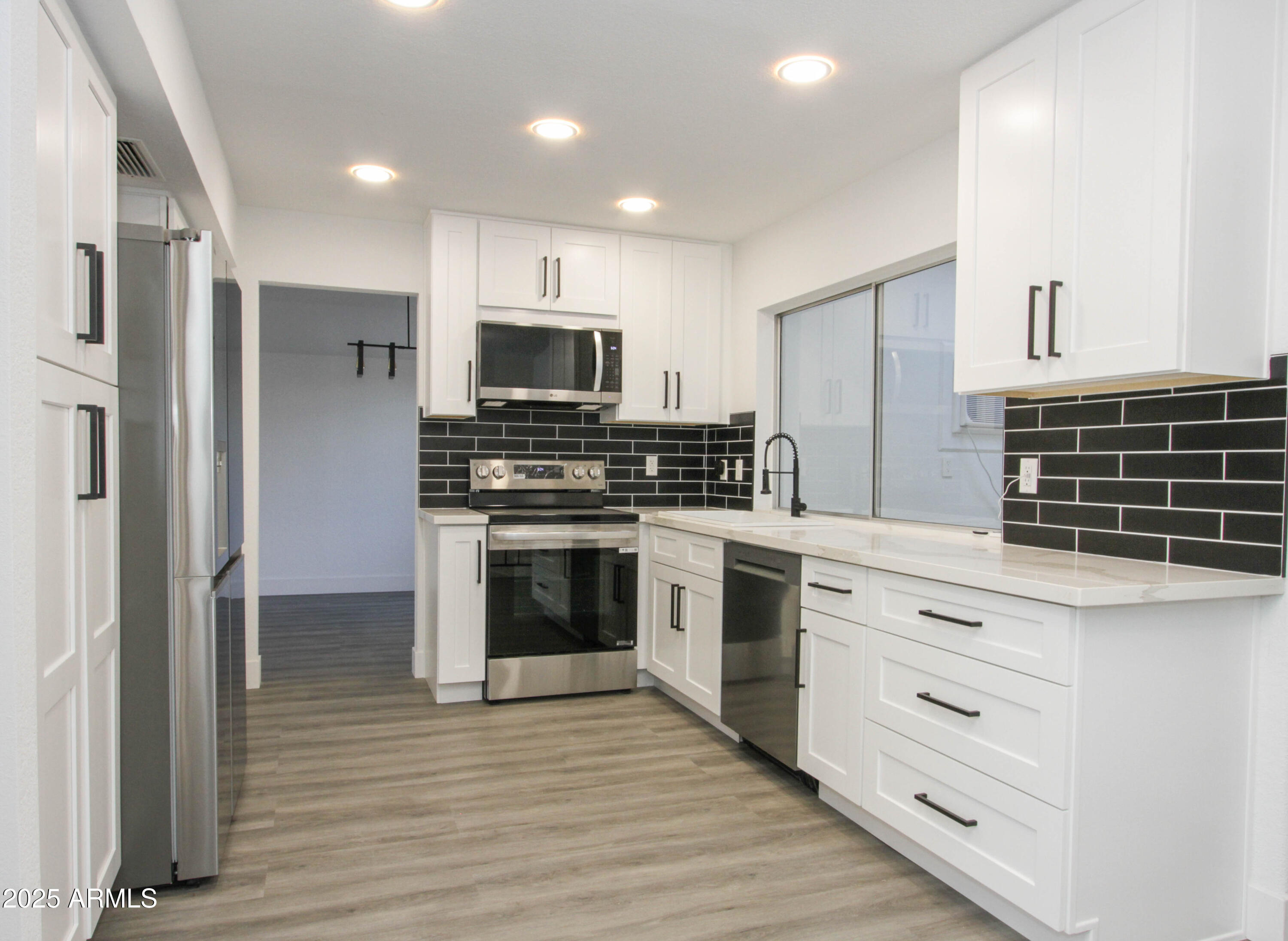 3371 West Grandview Road Phoenix, AZ 85053 - Photo 15 of 33 3371 W Grandview Rd-79