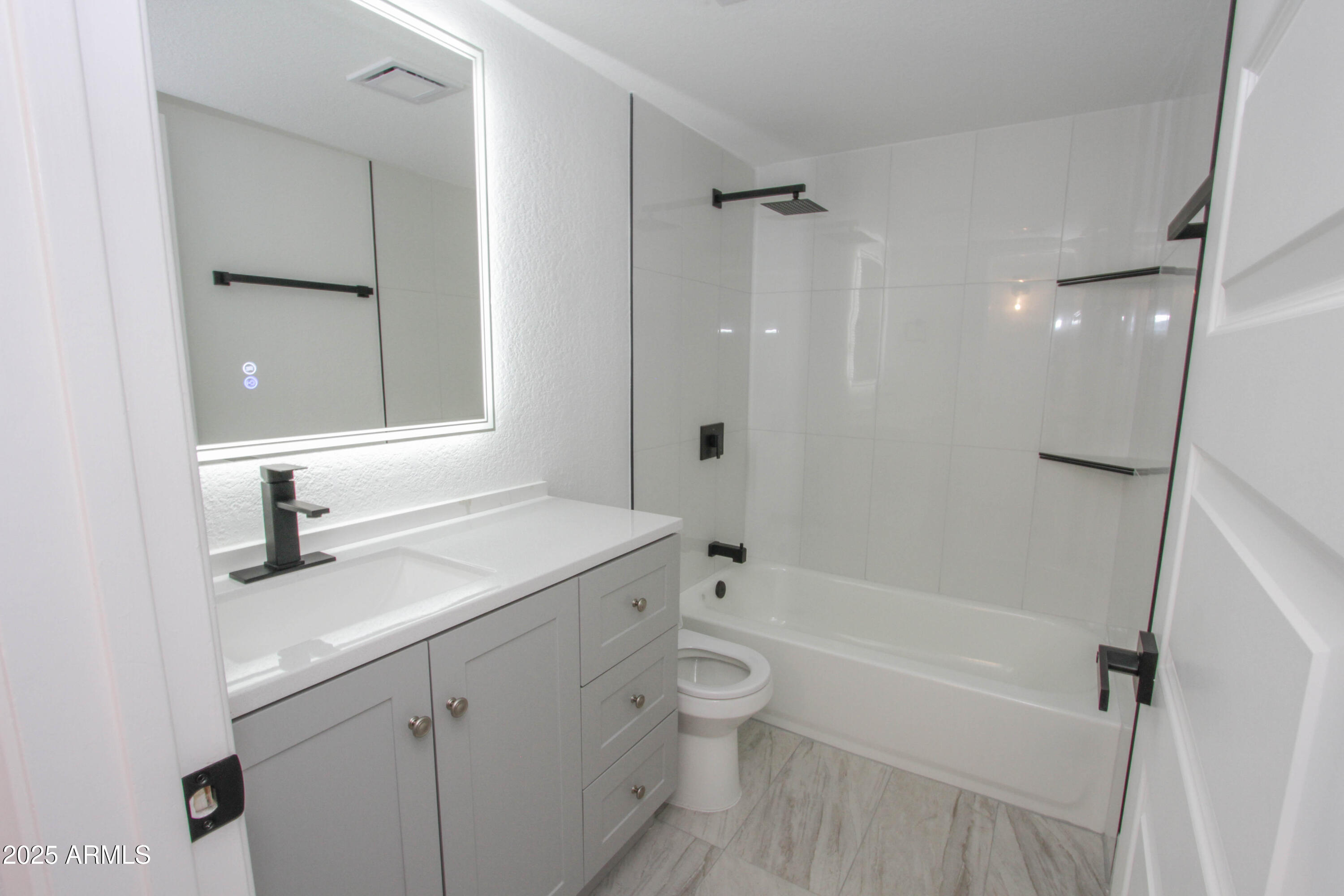 3371 West Grandview Road Phoenix, AZ 85053 - Photo 24 of 33 3371 W Grandview Rd-60
