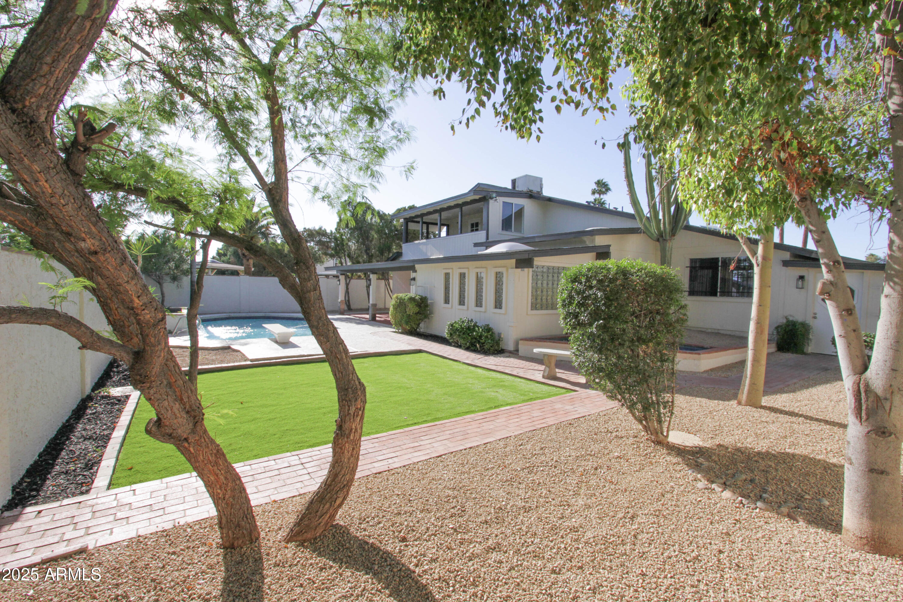 3371 West Grandview Road Phoenix, AZ 85053 - Photo 5 of 33 3371 W Grandview Rd-36