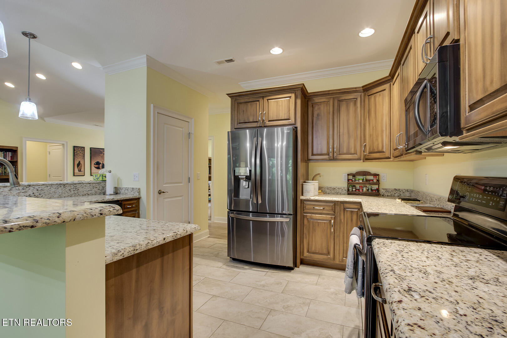 401 Tanasi Way Loudon, TN 37774 - Photo 20 of 44 20_401 Tanasi Way_Kitchen01