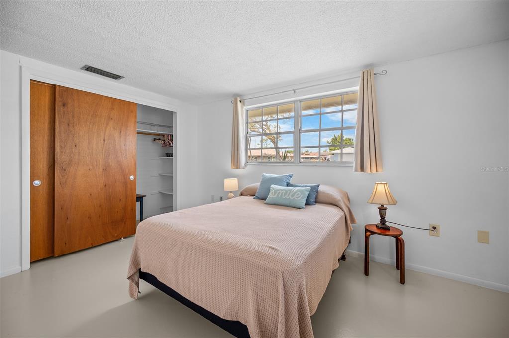 901 Ponderosa Road Venice, FL 34293 - Photo 16 of 40