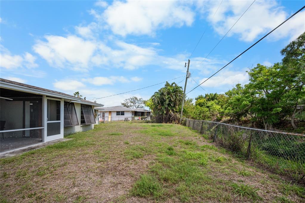 901 Ponderosa Road Venice, FL 34293 - Photo 33 of 40