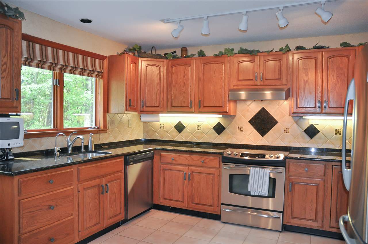 39 Blossom Road Windham, NH 03087 - Photo 5 of 37