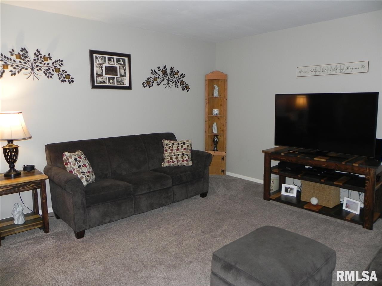 3420 3rd Street Moline, IL 61265 - Photo 4 of 24 Gallery Image 4