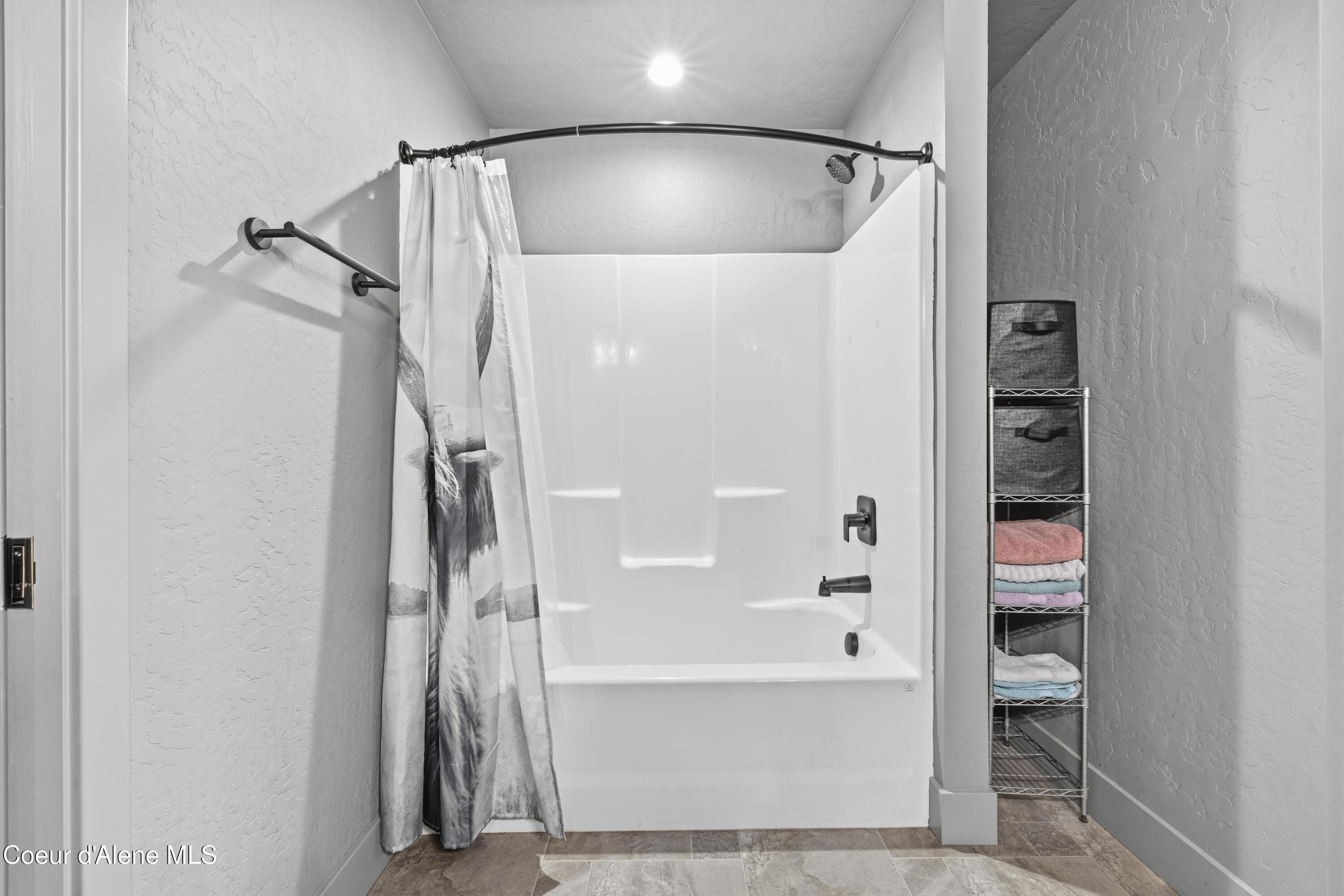 816 Old House Road Athol, ID 83801 - Photo 42 of 64 Jack and Jill Bath