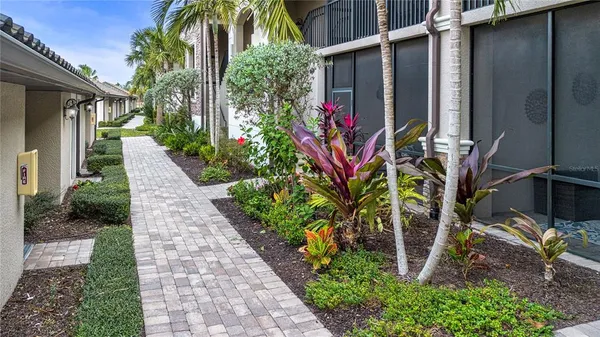 $3,500 | 5548 Palmer Circle, Unit 102, Bradenton, FL 34211