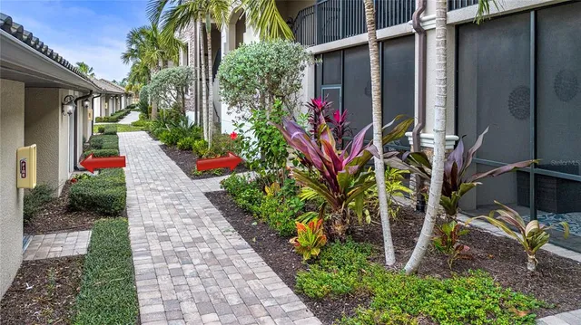 $3,500 | 5548 Palmer Circle, Unit 102, Bradenton, FL 34211