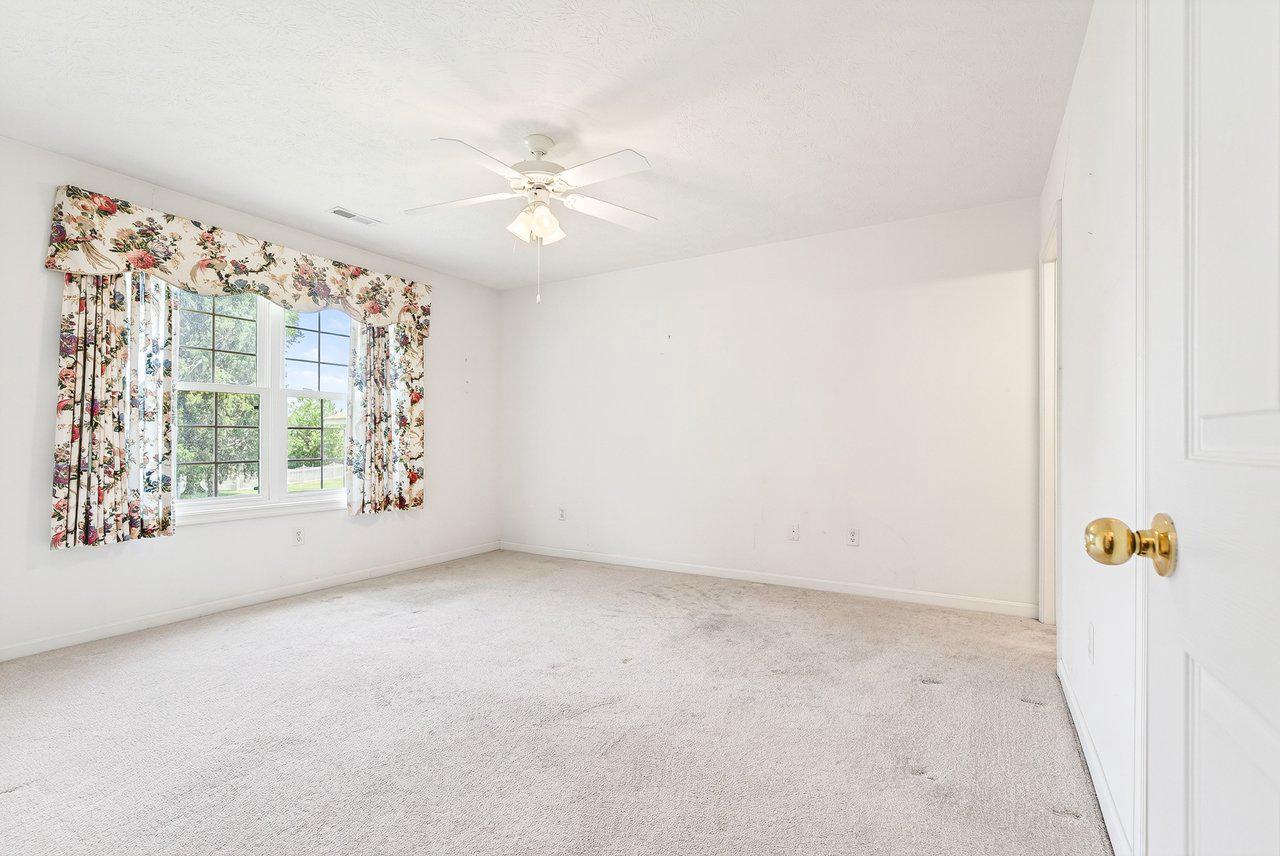 849 South Ox Road Woodstock, VA 22664 - Photo 27 of 51 Large primary bedroom with backyard views.